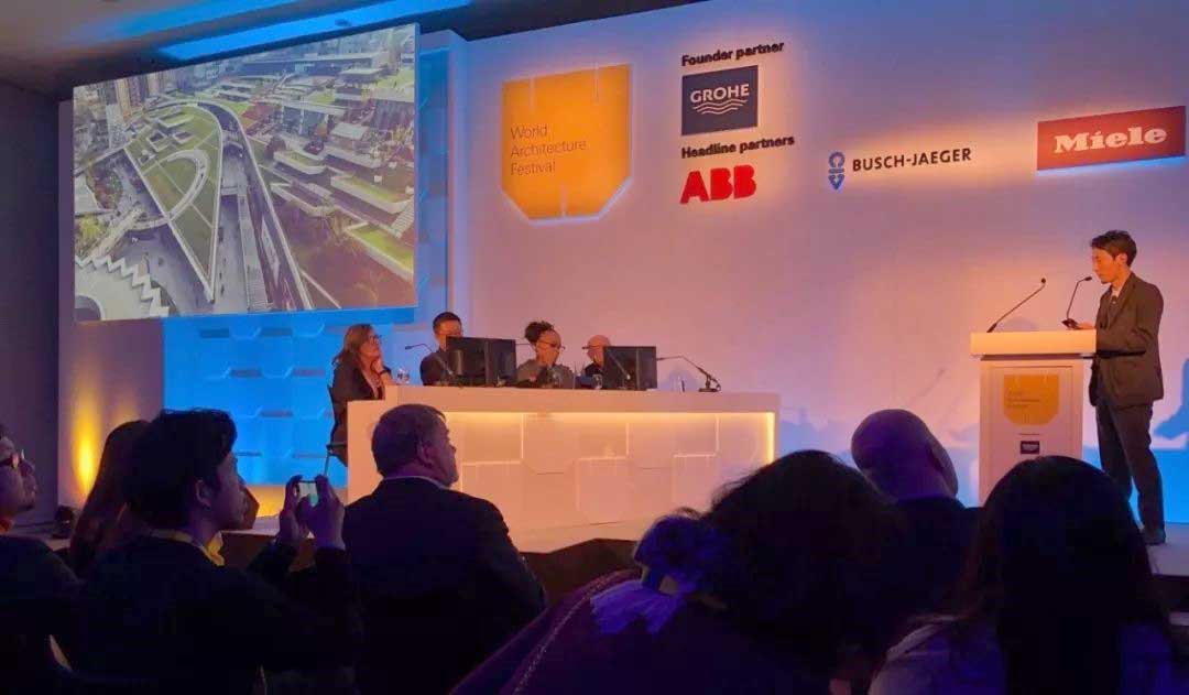 项目主创设计师须贺博之进行获奖演说