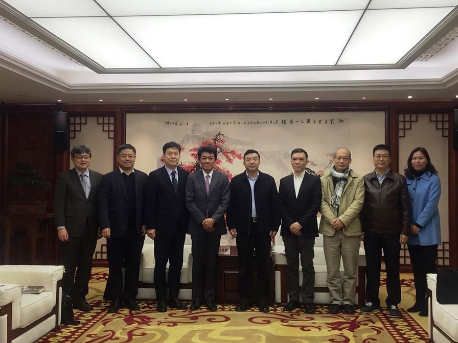 日建设计：常务执行董事 大松敦（左四）、城市基盘规划部门理事·副总裁 张晓辉（左三）、城市设计部门设计部长 高木义雄（左一）