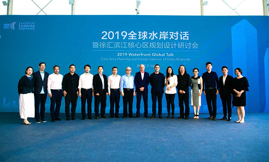 中科院院士郑时龄、市住建委副主任朱建豪、副区长晏波、上海交通大学设计学院创建院长阮昕以及市区相关部门和参与西岸开发建设的专家学者、设计单位参加活动。
