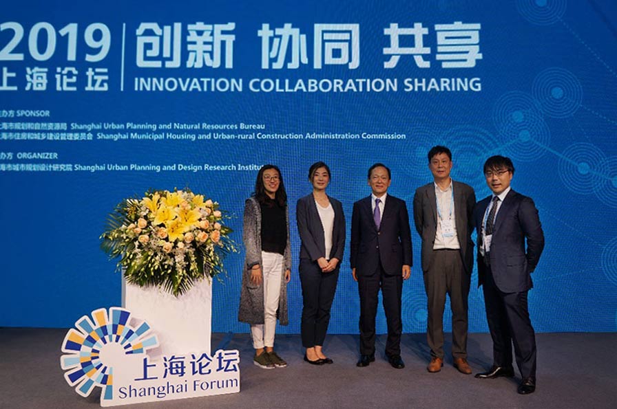 与上海市城市规划设计研究院员工合影