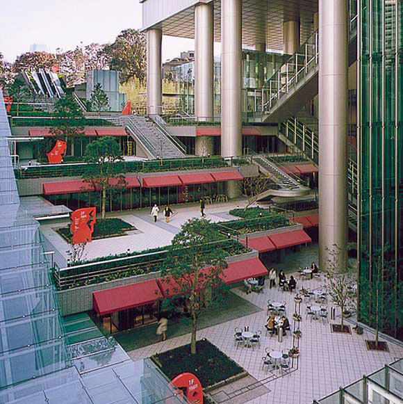 Classic example in Japan (Tokyo, Izumi Garden) Creation of rich, green spaces for people to gather in underground levels