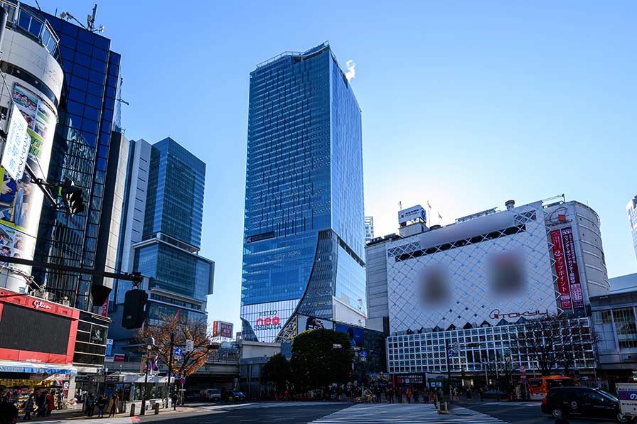渋谷の夜 多様な価値観がぶつかり合う街 デジタルサイネージ 